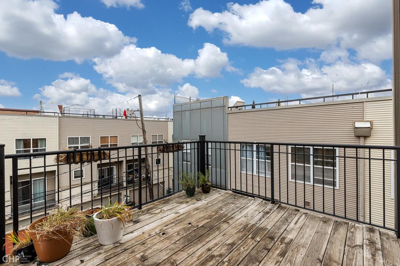 Logan Square 2BD — private deck
