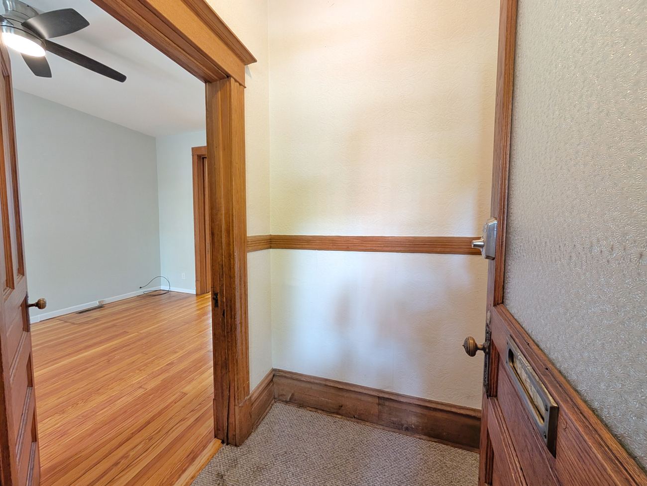 Wellington 3 Flat — entry vestibule with original woodwork