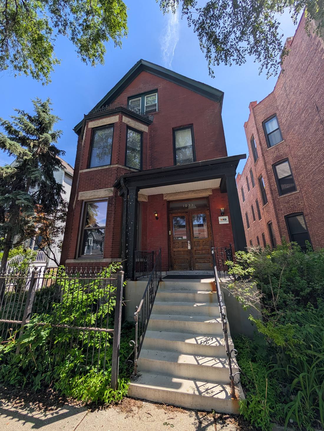 Exterior of the Wellington 3 Flat brick building