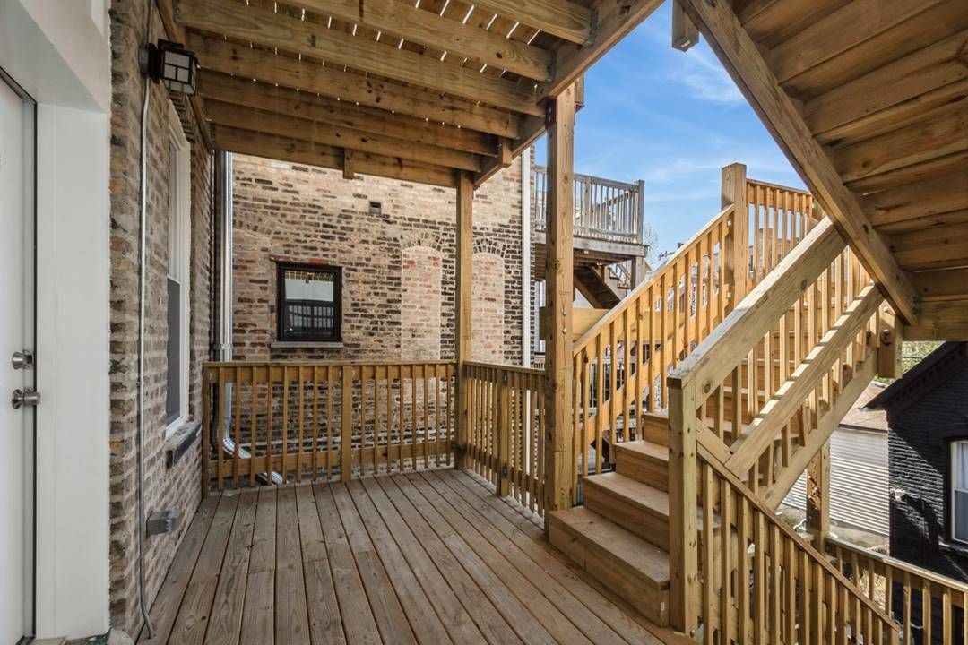 Wicker Park 3 Flat — private rear deck