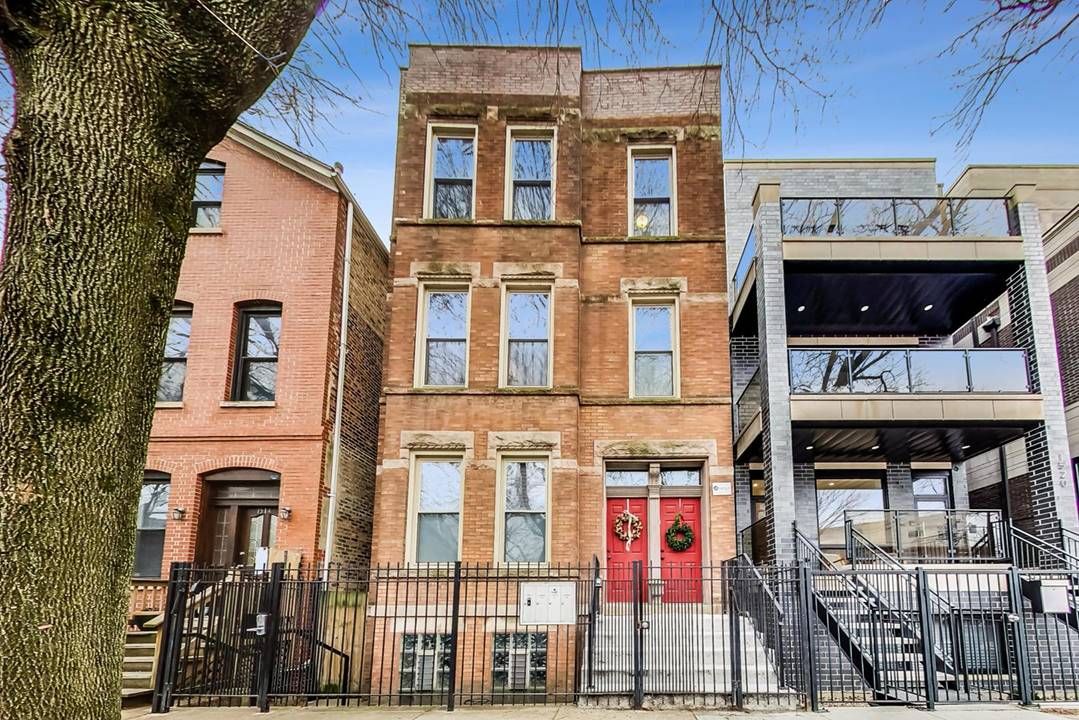 Exterior of the Wicker Park 3 Flat vintage brick building